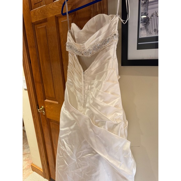 Essense of Australia Ivory Satin Ruched Strapless Wedding Dress Gown Size 12 - Picture 11 of 16